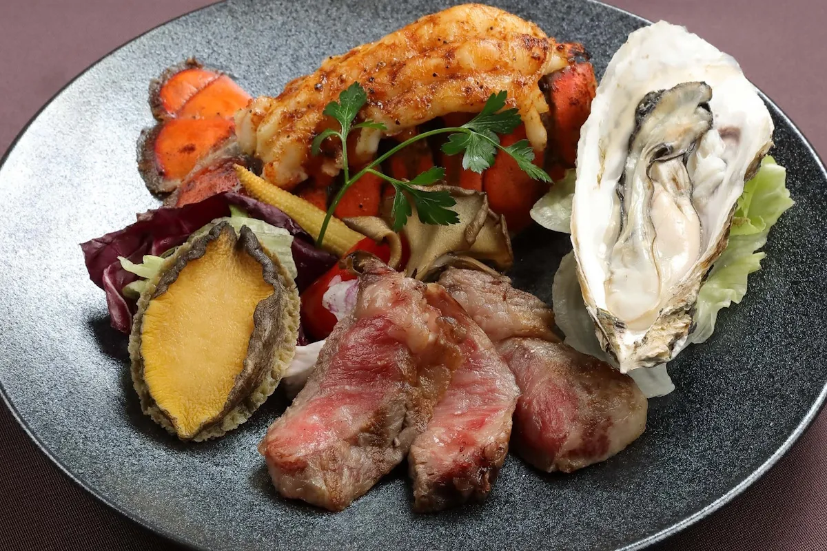 选用豪华食材的主菜